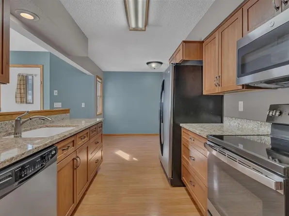1308 27th St NW, Willmar, MN 56201