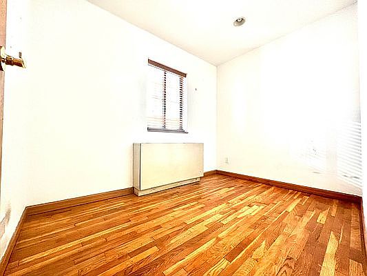 3rd image of 370 W 30th St Ph E