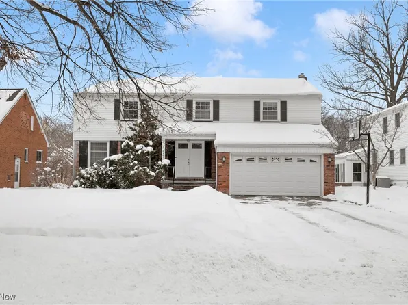 4558 Parkedge Dr, Fairview Park, OH 44126