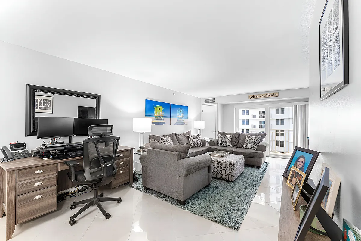 Entryway - 3215 S Ocean Blvd #407