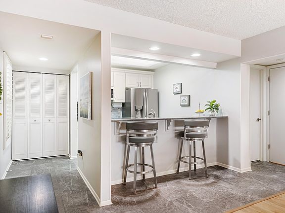 5th image of 11 Plantation Dr APT 204