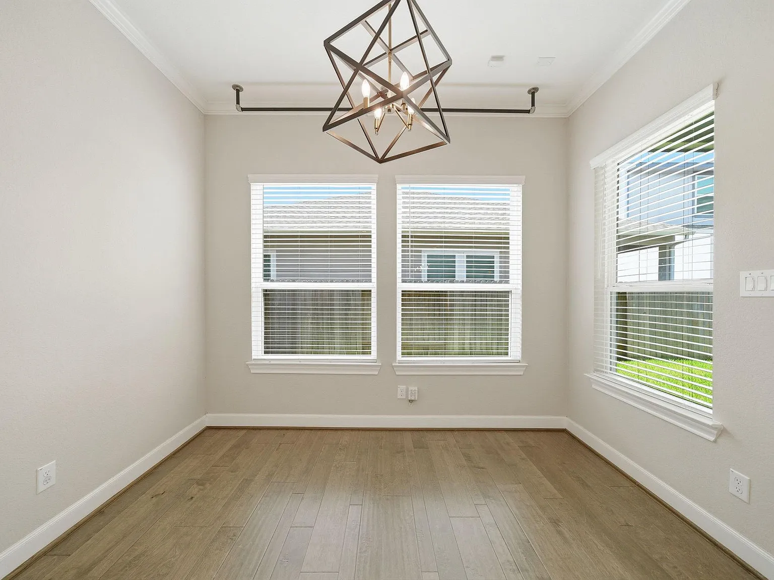 3 bed, 2.5 bath, 2108 sqft, $2,700 — Photo 2