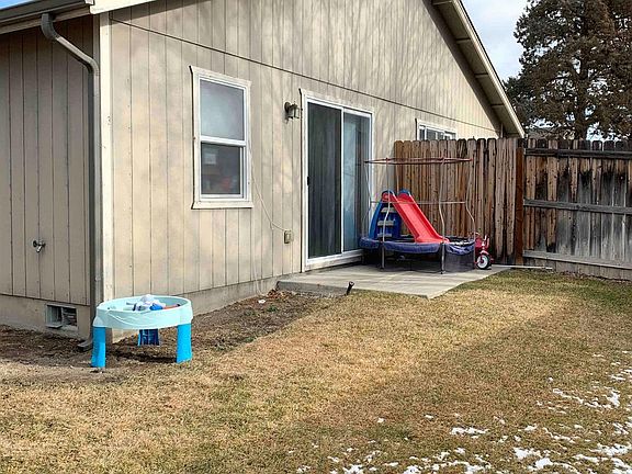 4th image of 2910 SW Peridot Ave #2912
