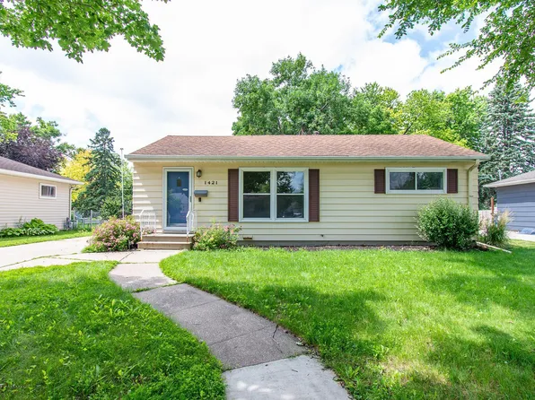1421 17th St S, Moorhead, MN 56560