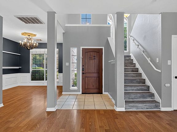 2nd image of 1506 Crescent Point