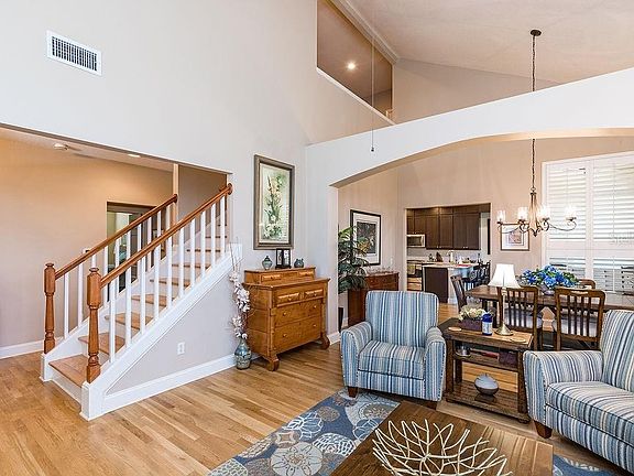 4th image of 3437 Heards Ferry Dr