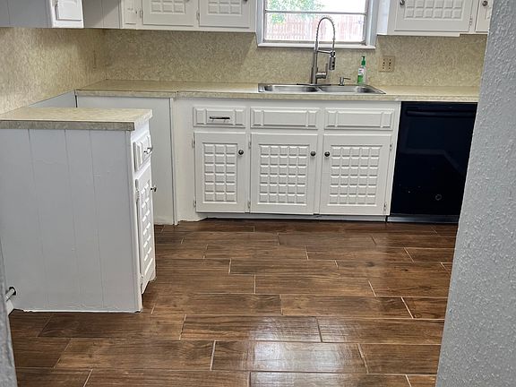3rd image of 218 Avenue U