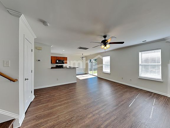 4th image of 4235 Bathurst Dr