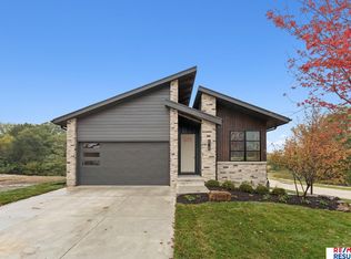 20102 W St, Omaha, NE 68135