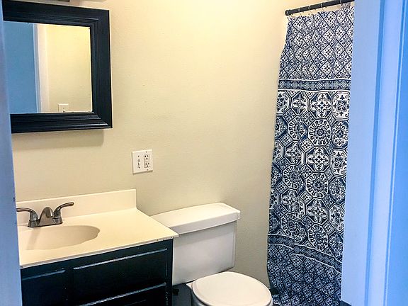 Main bathroom 