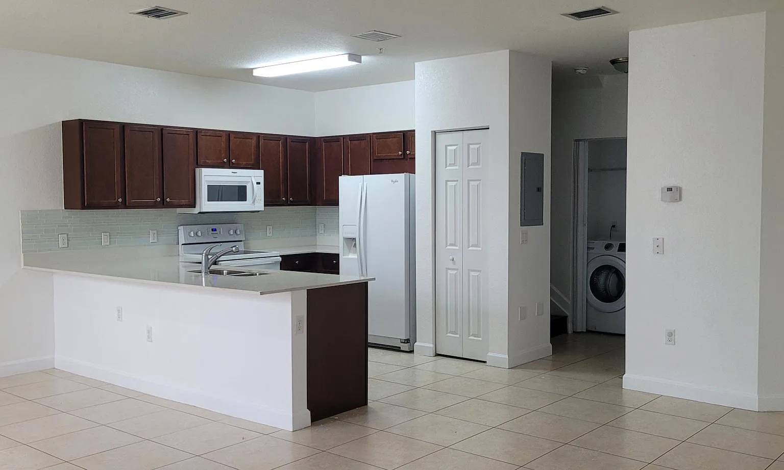 3 bed, 2.5 bath, 1400 sqft, $3,000 — Photo 3