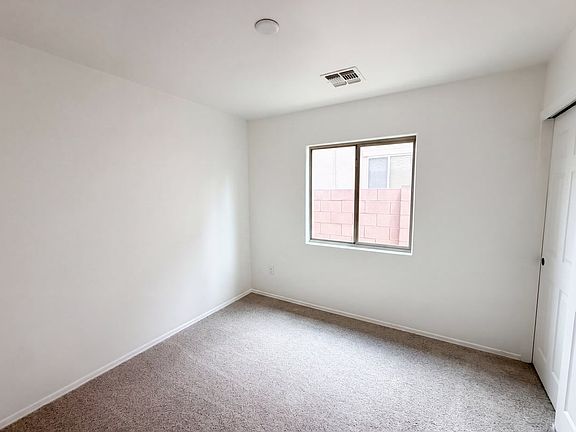 5th image of 1018 E Lyle Canyon Dr