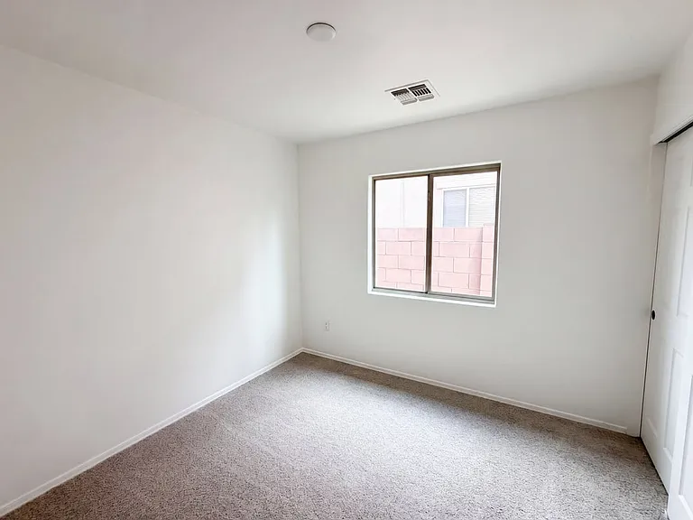 1018 E Lyle Canyon Dr — Photo 5