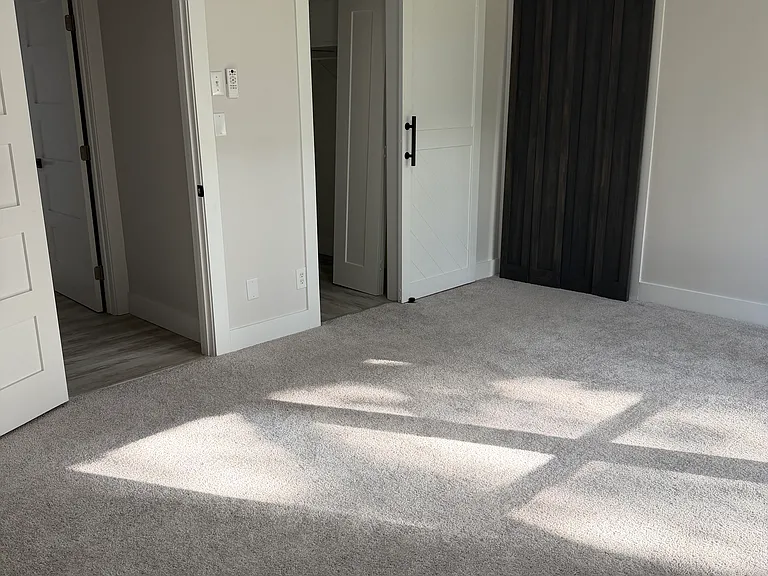 300 Oak Tree Ln — Photo 10
