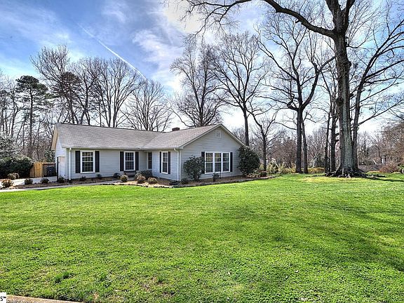 2nd image of 206 Stone Ridge Rd