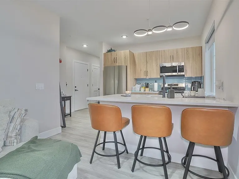 212 70th St #201 — Photo 3