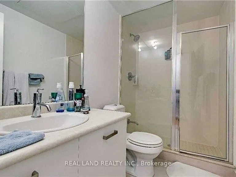 832 Bay St #502 — Photo 15