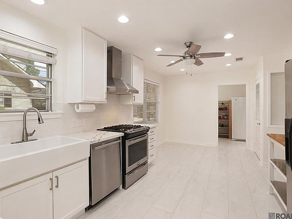 3rd image of 991 Colonial Dr