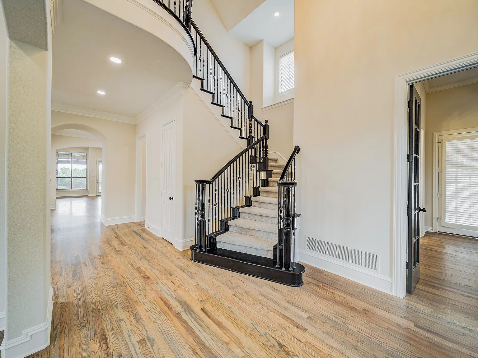 4 bed, 4600 sqft, $7,500 — Photo 3