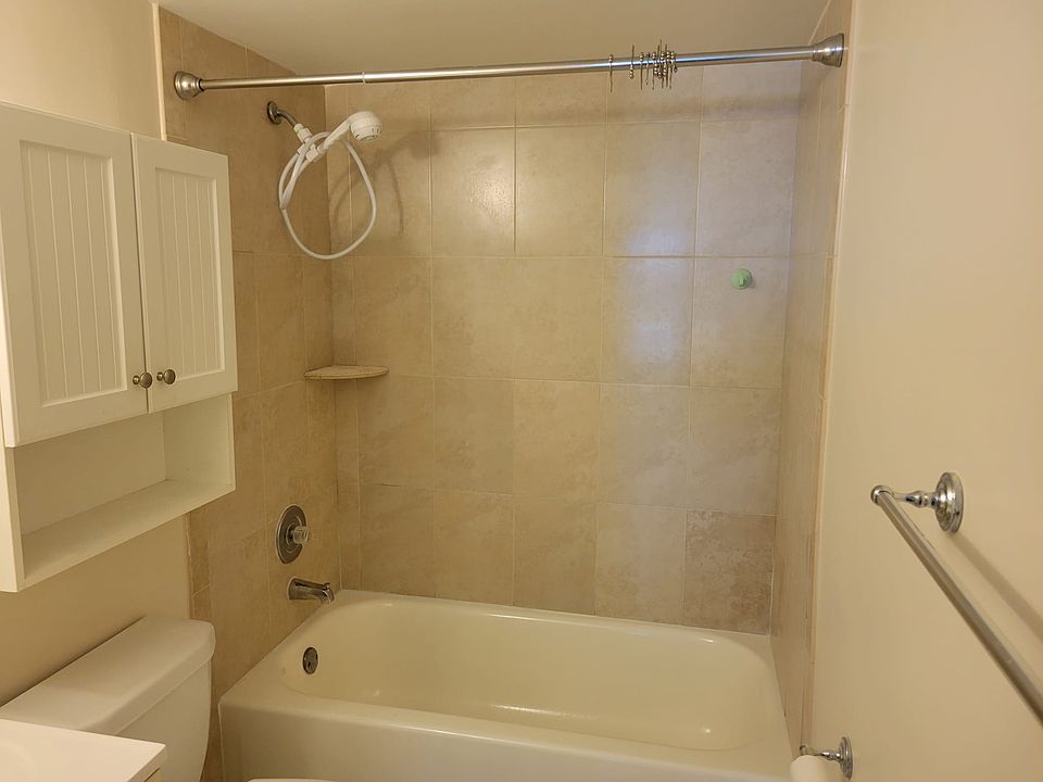 GUESTS' BATHROOM