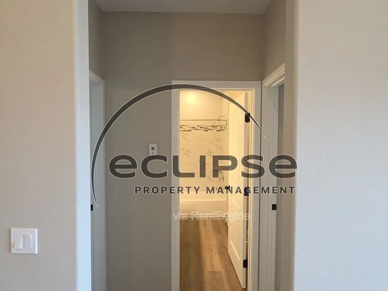 505 Washington Ave — Photo 13