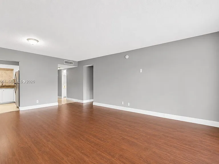5961 N Falls Circle Dr #309 — Photo 3