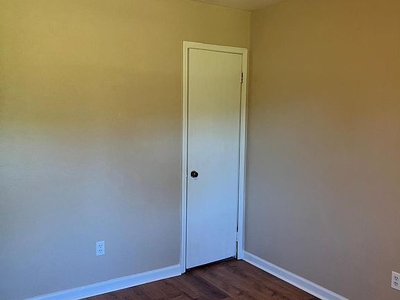 4th image of 1572 Patrick Ave