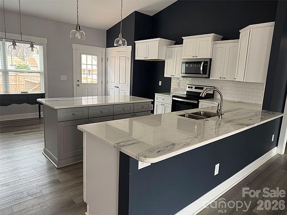 4th image of 805 Brookmont Ave