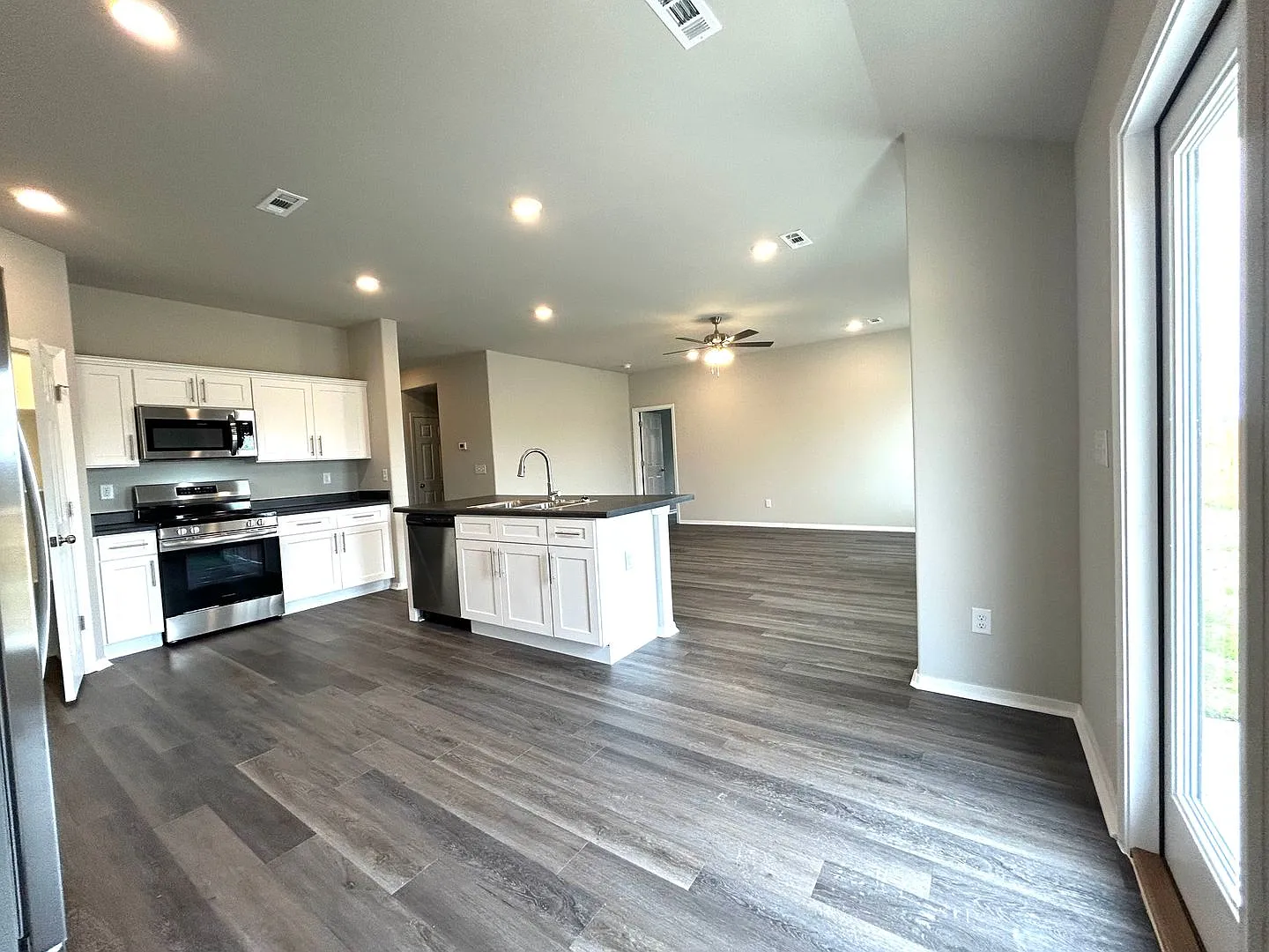 Newer Construction 3 bedroom 2 bath home! — Photo 4