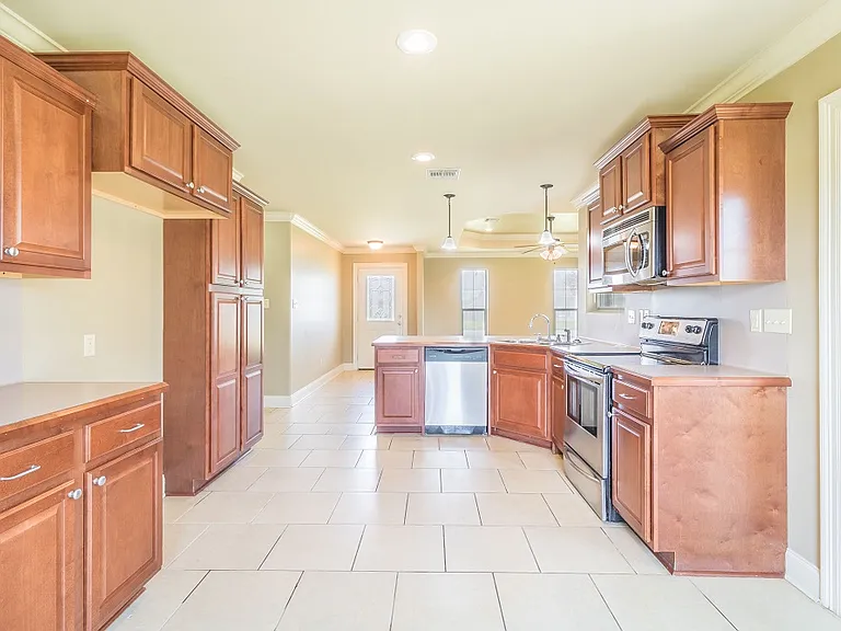 926 Lillian Michel Dr — Photo 7