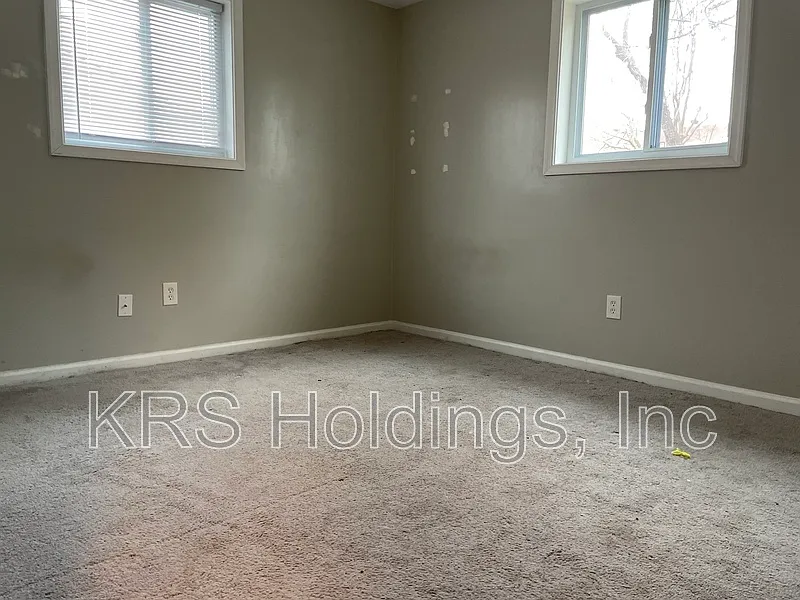 4 bed, 1.5 bath, 1350 sqft, $1,895 — Photo 4