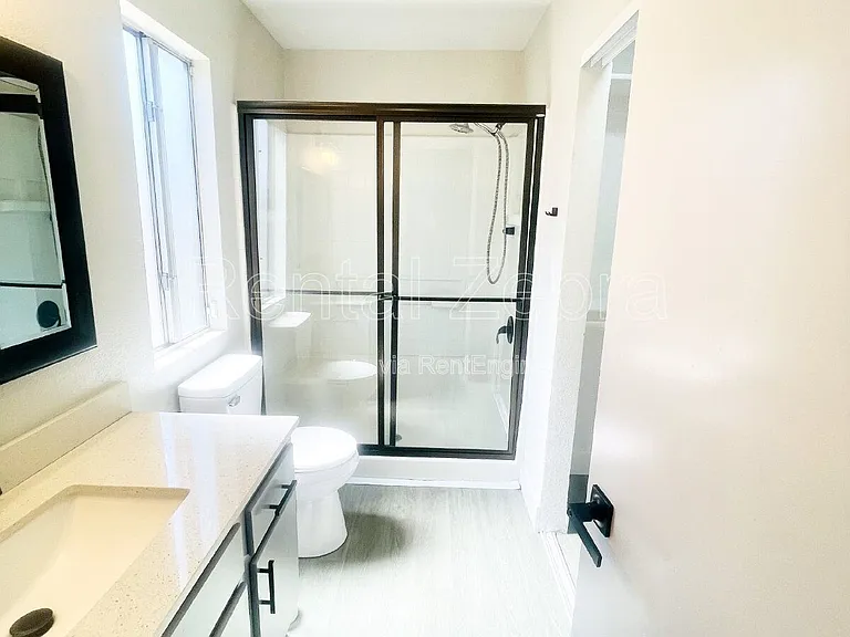 423 El Portal Ct — Photo 11