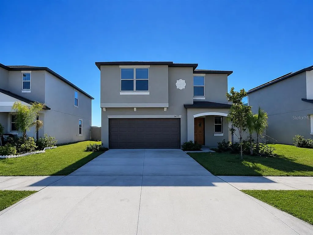 5 bed, 2.5 bath, 2264 sqft, $2,590 — Photo 1