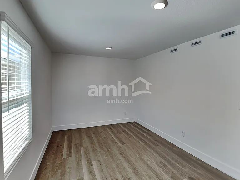 5863 Vaes Dothrak St — Photo 19