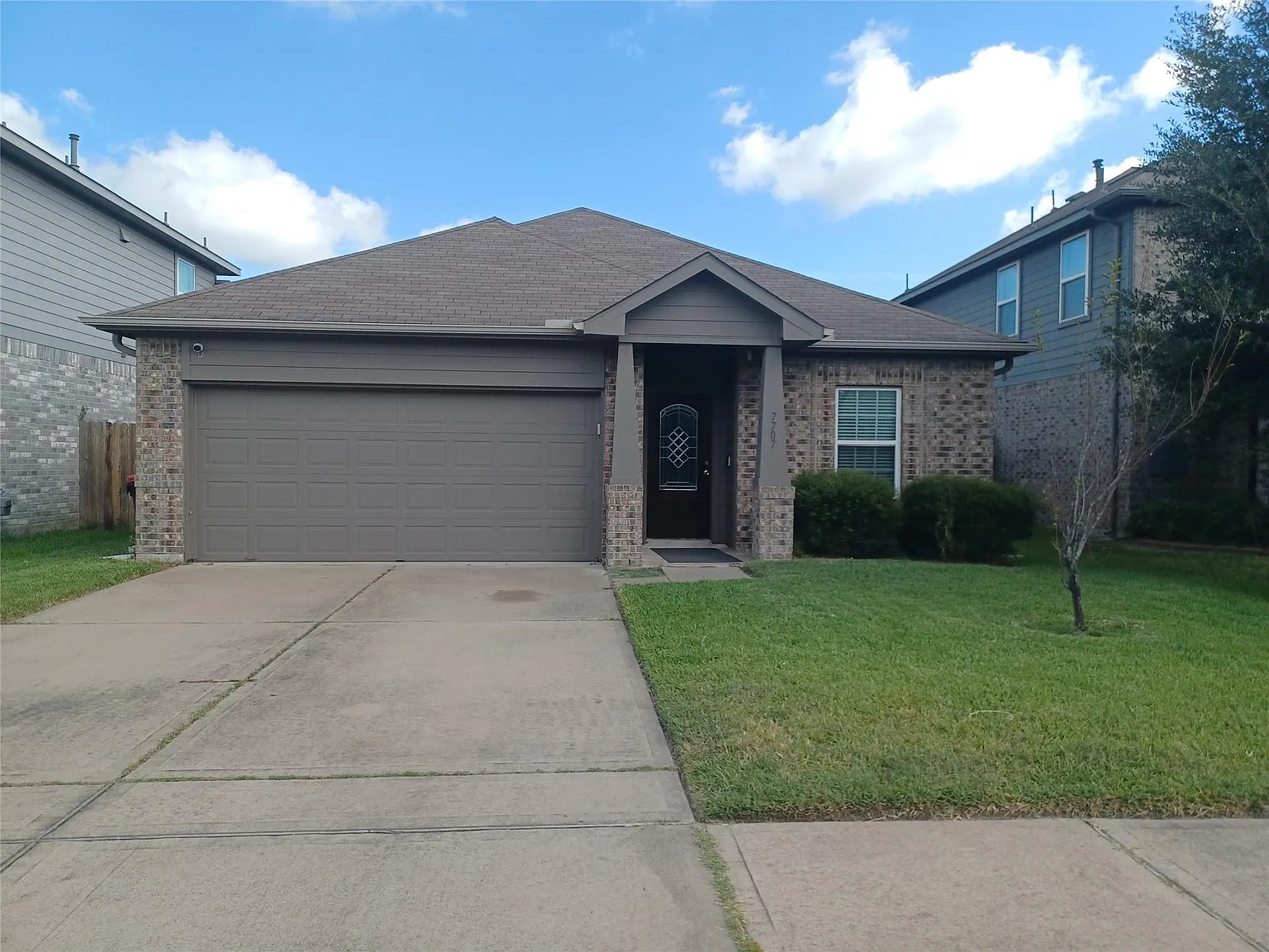 4 bed, 2.0 bath, 1872 sqft, $2,000 — Photo 1