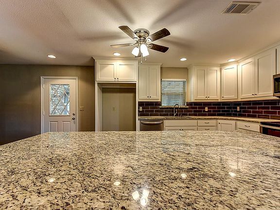 5th image of 5338 Pecan Place Dr