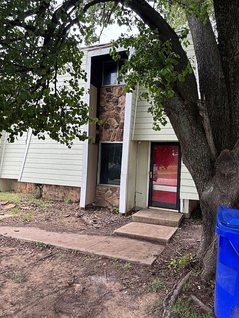 1st image of 1216 Northcliff Ave