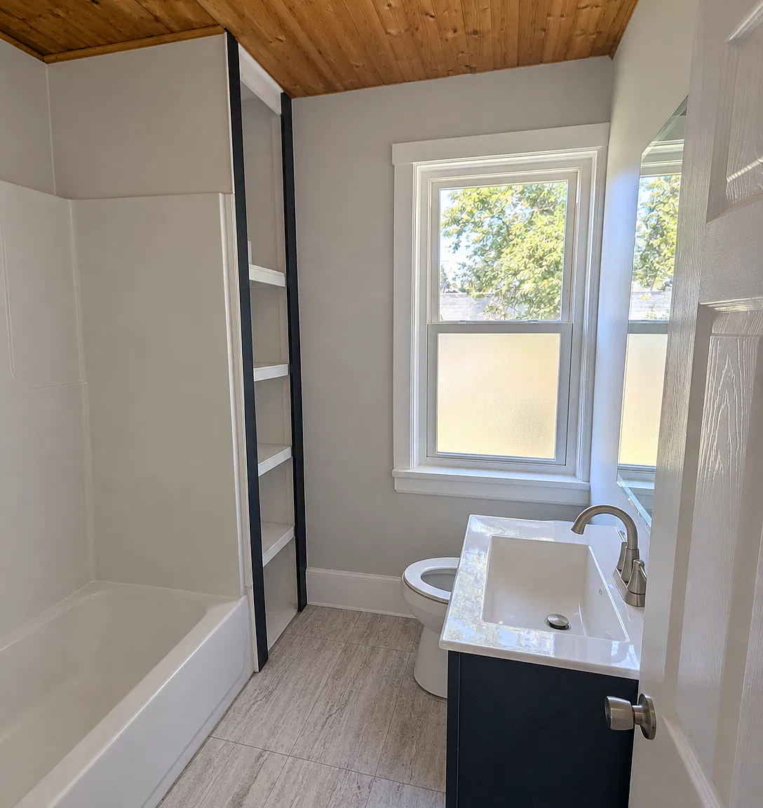 3 bed, $1,795 — Photo 2