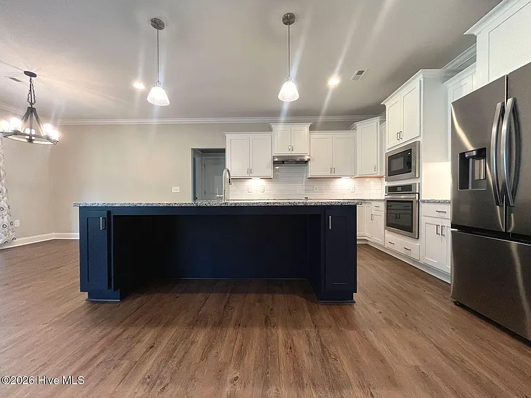 404 Endicott Ct — Photo 19