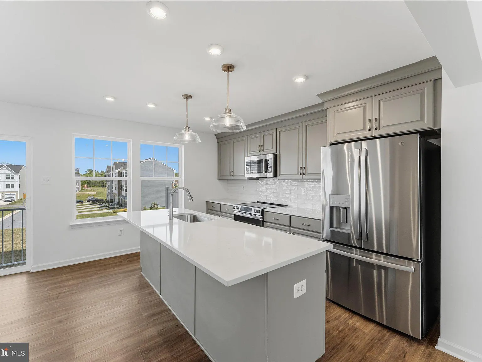 3 bed, 3.5 bath, 1617 sqft, $2,200 — Photo 4