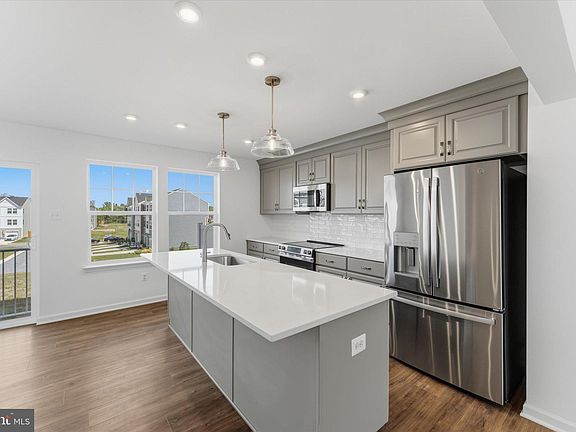 4th image of 505 Fontana Cir
