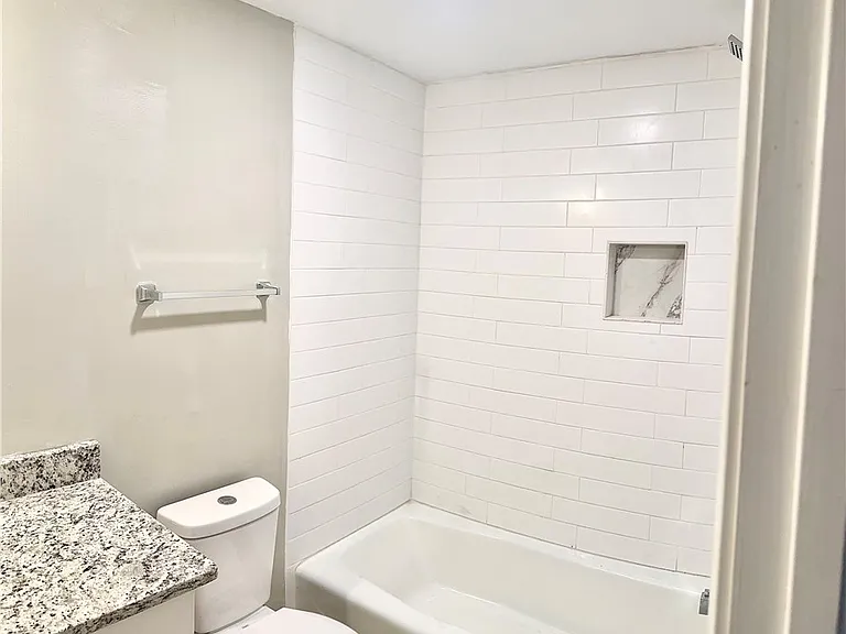 245 Willow Ct — Photo 6