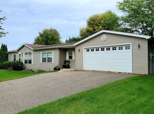 638 E Lockerbie St, Litchfield, MN 55355