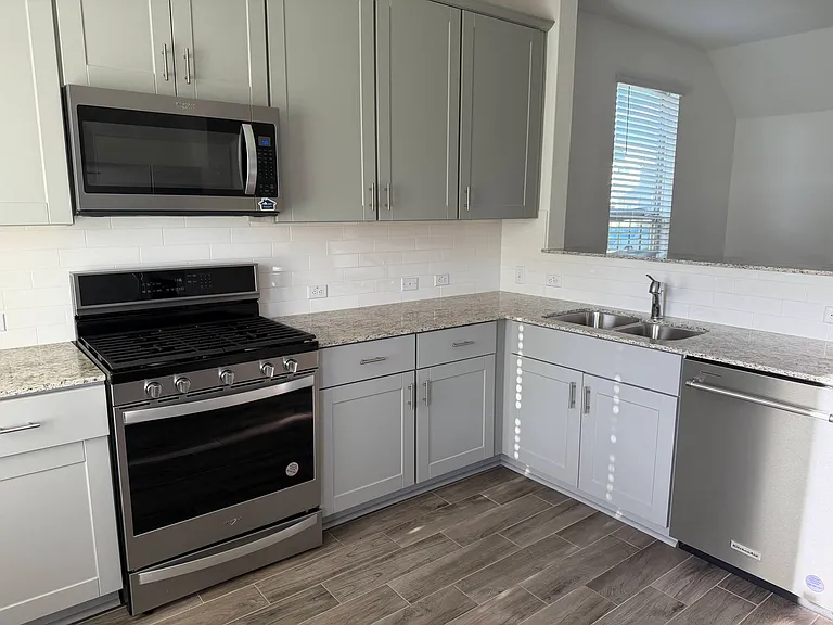 133 Bennington Dr — Photo 9