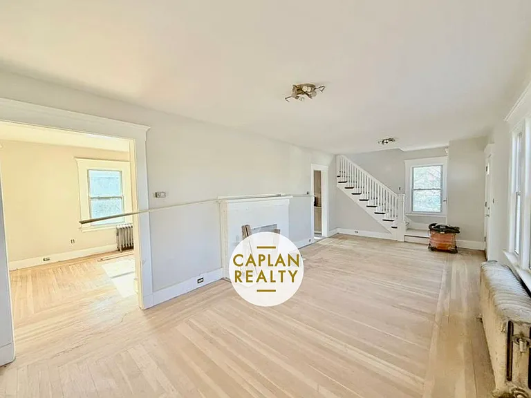 150 Crescent St — Photo 5