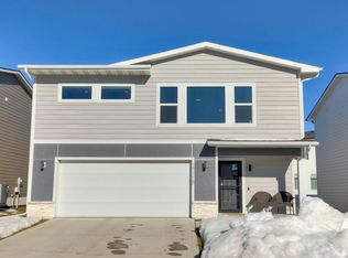 17115 Blue Sage Ln, Urbandale, IA 50323