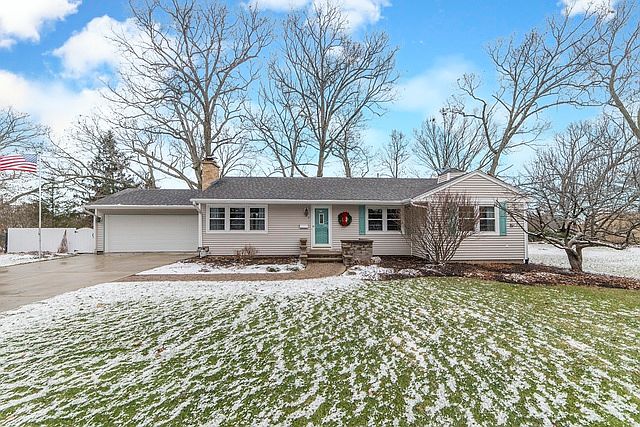 1st image of 825 Woodlawn Dr