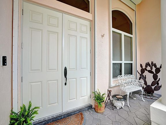 4th image of 2561 Jardin Way
