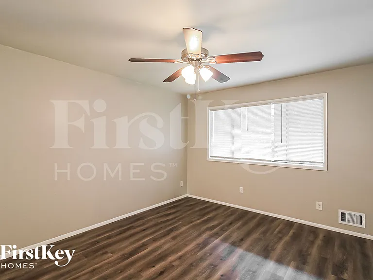 1199 Pineglen Dr — Photo 3