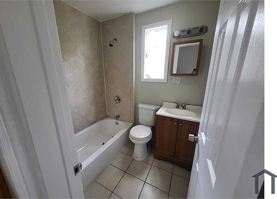 4th image of 259 S 6th St Floor 2